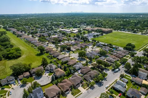 View/Area - 8157 N Root Ct, Niles, IL 60714 photo 4 of 5