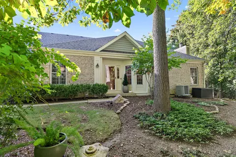 1306 Boulder Ct, Woodstock, IL 60098