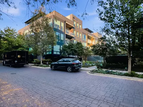 2643 N Hermitage Ave #105, Chicago, IL 60614
