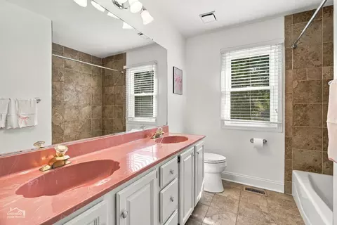 Bath - 1200 Prairie Dr, Algonquin, IL 60102 photo 5 of 6