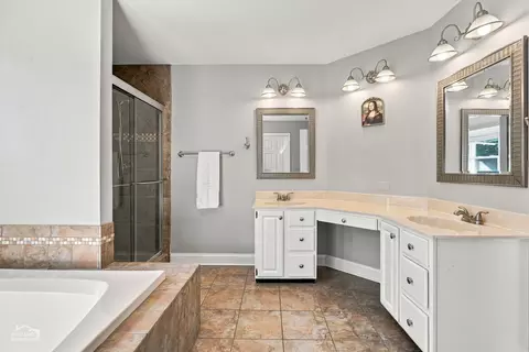 Bath - 1200 Prairie Dr, Algonquin, IL 60102 photo 3 of 6