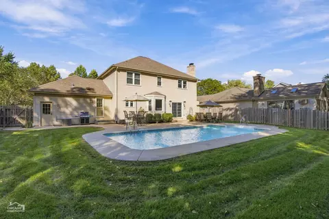 Exterior - 1200 Prairie Dr, Algonquin, IL 60102 photo 6 of 11
