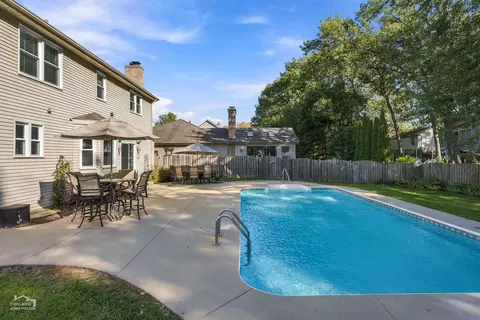 Exterior - 1200 Prairie Dr, Algonquin, IL 60102 photo 4 of 11