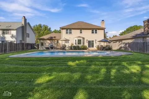 Exterior - 1200 Prairie Dr, Algonquin, IL 60102 photo 7 of 11
