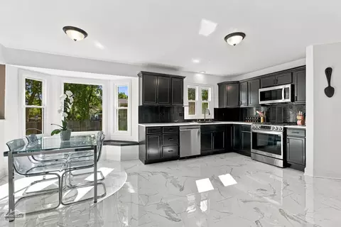 Kitchen - 1200 Prairie Dr, Algonquin, IL 60102 photo 2 of 5