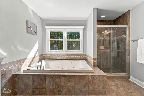 Bath - 1200 Prairie Dr, Algonquin, IL 60102 photo 2 of 6