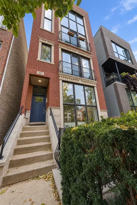 853 N Wood St #1, Chicago, IL 60622
