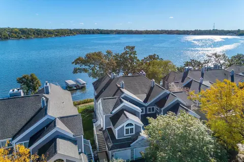 247 Sandy Point Ln, Lake Zurich, IL 60047