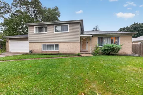 824 Dolores Dr, Bensenville, IL 60106