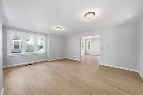 Living - 602 Whitley Ave, Joliet, IL 60433 photo 3 of 8