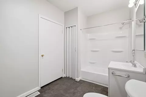 Bath - 602 Whitley Ave, Joliet, IL 60433 photo 2 of 2