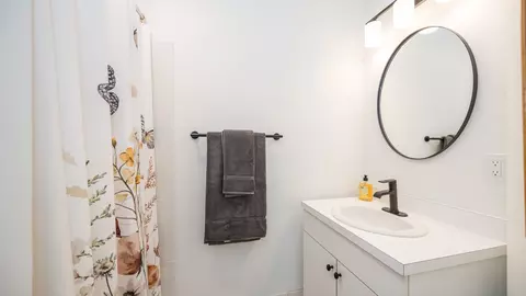 Bath - 900 S Morgan St, Chicago, IL 60607 photo 5 of 5