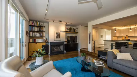 Living - 900 S Morgan St, Chicago, IL 60607 photo 3 of 5