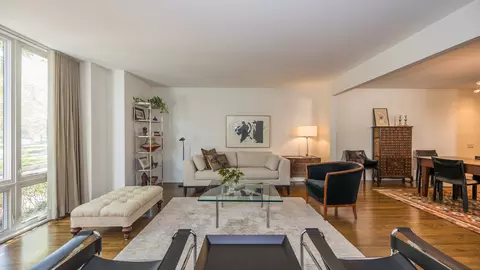 Living - 900 S Morgan St, Chicago, IL 60607 photo 2 of 5
