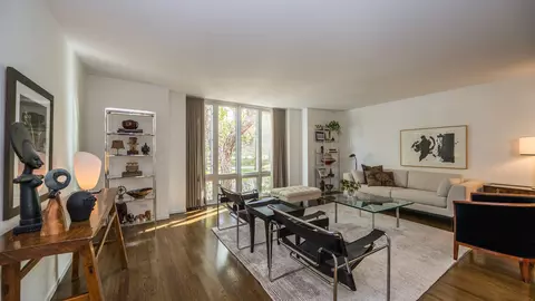 Living - 900 S Morgan St, Chicago, IL 60607 photo 1 of 5