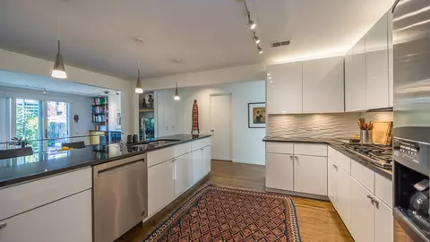 Kitchen - 900 S Morgan St, Chicago, IL 60607 photo 3 of 4