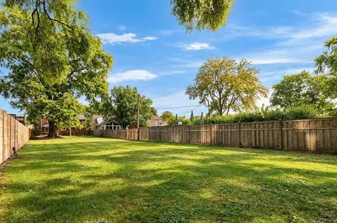 Exterior - 469 Uvedale Rd, Riverside, IL 60546 photo 2 of 5