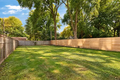 Exterior - 469 Uvedale Rd, Riverside, IL 60546 photo 4 of 5