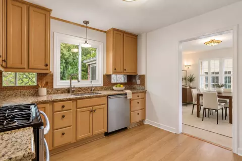 Kitchen - 469 Uvedale Rd, Riverside, IL 60546 photo 1 of 4