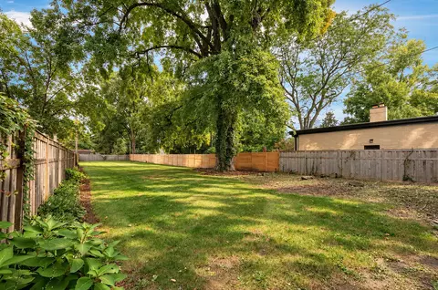 Exterior - 469 Uvedale Rd, Riverside, IL 60546 photo 3 of 5