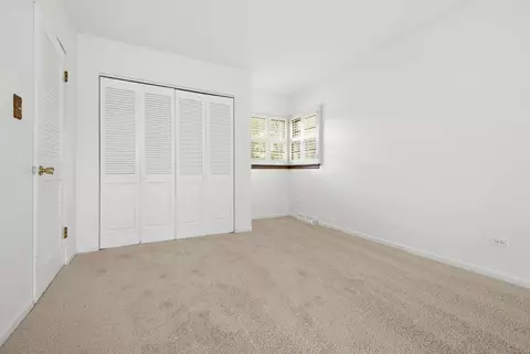 Bedroom - 469 Uvedale Rd, Riverside, IL 60546 photo 5 of 7