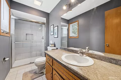 Bath - 10708 Willow Ave, Mokena, IL 60448 photo 2 of 3