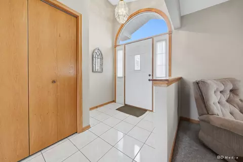 Entry Way - 10708 Willow Ave, Mokena, IL 60448 photo 2 of 4