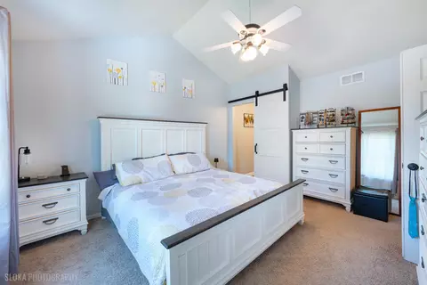Bedroom - 1180 Spring Creek Rd, Elgin, IL 60120 photo 2 of 3