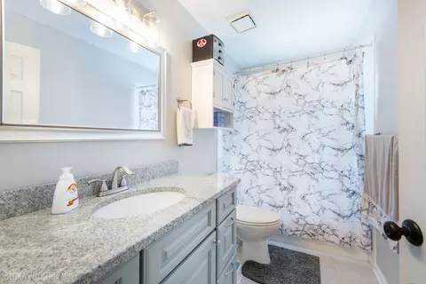Bath - 1180 Spring Creek Rd, Elgin, IL 60120 photo 3 of 3
