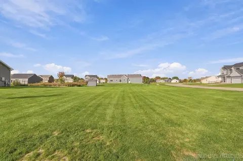 211 Christensen St, Hinckley, IL 60520