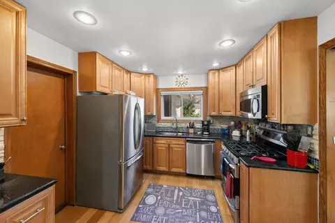 Kitchen - 490 S Lyman Ave, Des Plaines, IL 60016 photo 2 of 3