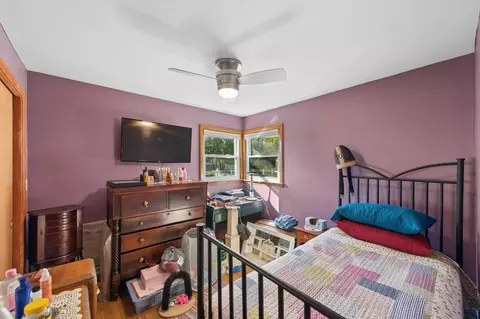 Bedroom - 490 S Lyman Ave, Des Plaines, IL 60016 photo 2 of 3