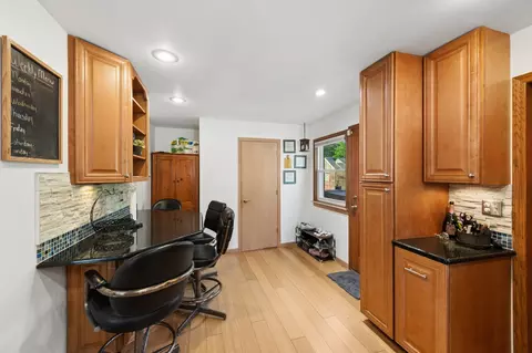 Kitchen - 490 S Lyman Ave, Des Plaines, IL 60016 photo 3 of 3