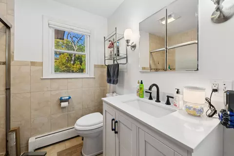 Bath - 490 S Lyman Ave, Des Plaines, IL 60016 photo 3 of 3