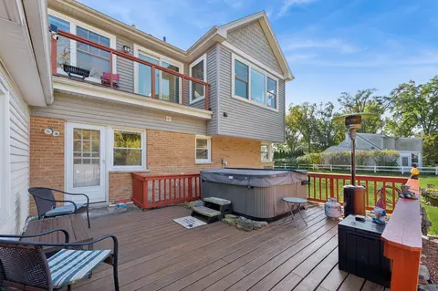 Exterior - 490 S Lyman Ave, Des Plaines, IL 60016 photo 5 of 7