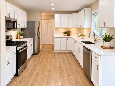 Kitchen - 15408 Birch Rd, Markham, IL 60428 photo 1 of 2