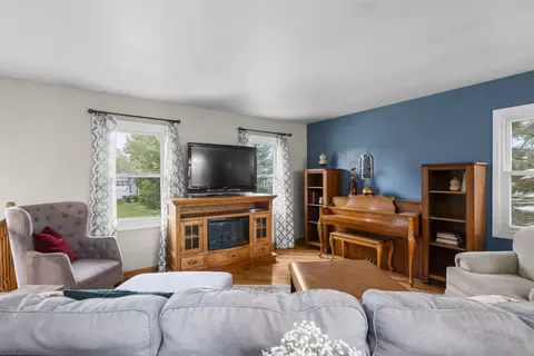 Living - 4175 Crimson Dr, Hoffman Estates, IL 60192 photo 1 of 4