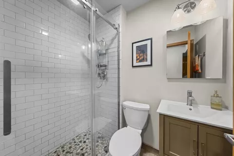 Bath - 4175 Crimson Dr, Hoffman Estates, IL 60192 photo 2 of 2
