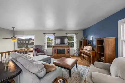Living - 4175 Crimson Dr, Hoffman Estates, IL 60192 photo 2 of 4