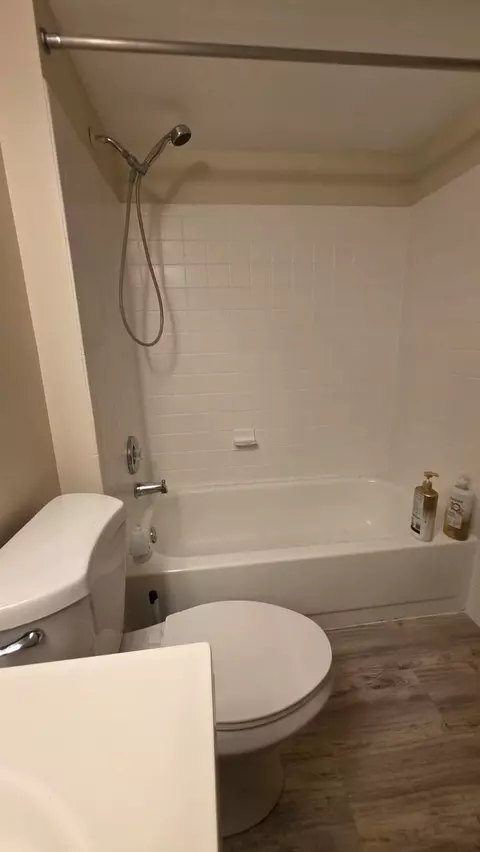 Bath - 620 Mallard Unit D1 Ct, Bartlett, IL 60103 photo 1 of 3