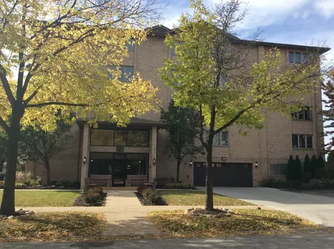 9510 S Kolmar Ave #107, Oak Lawn, IL 60453