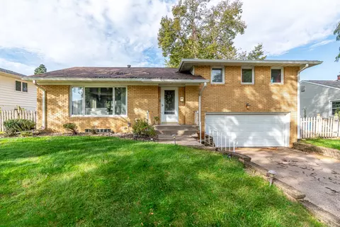 2138 Kohler Dr, Davenport, IA 52803