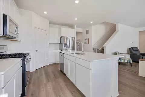 Kitchen - 726 Slate Run, Elgin, IL 60124 photo 2 of 3