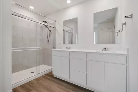Bath - 726 Slate Run, Elgin, IL 60124 photo 1 of 4