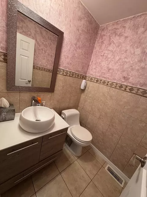 Bath - 447 Buckeye Dr, Wheeling, IL 60090 photo 1 of 4