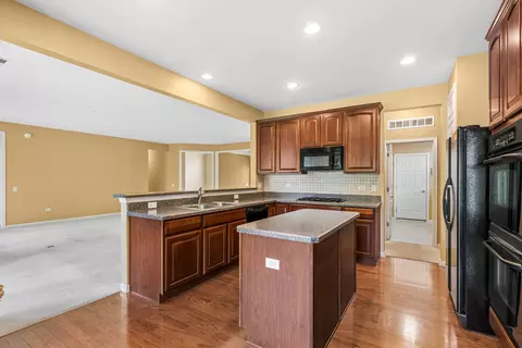 Kitchen - 2519 Edgewater Dr, Elgin, IL 60124 photo 2 of 3