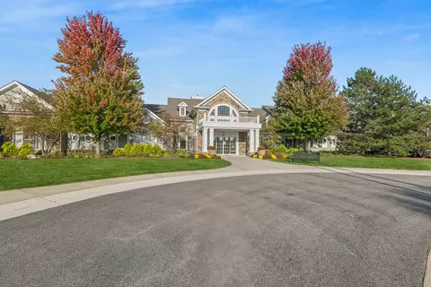 Exterior - 2519 Edgewater Dr, Elgin, IL 60124 photo 4 of 6