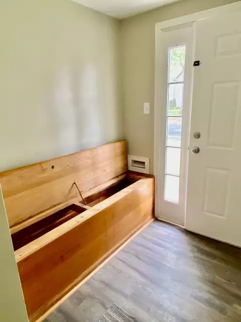 Entry Way - 811 S Elm Ave, Kankakee, IL 60901 photo 1 of 2