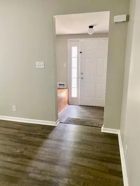 Entry Way - 811 S Elm Ave, Kankakee, IL 60901 photo 2 of 2
