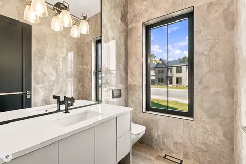 Bath - 426 Forest Edge Dr, Glencoe, IL 60022 photo 2 of 7